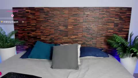 Snapshot of ebony_curly2 chatting on 12/20/25, 08:27 isa online show from 12/20/25, 08:27