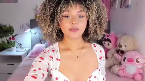 Snapshot of ebony_curly2 chatting on 07/01/26, 07:57 isa online show from 07/01/26, 07:57