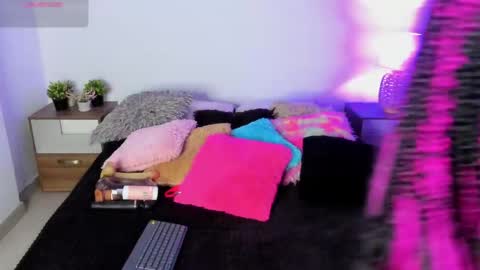 ebony_cute9 online show from 04/04/26, 11:08