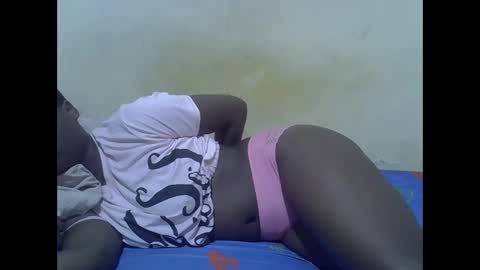 Snapshot of ebony_flower4 chatting on 10/28/25, 04:05 ebony_flower4 online show from 10/28/25, 04:05