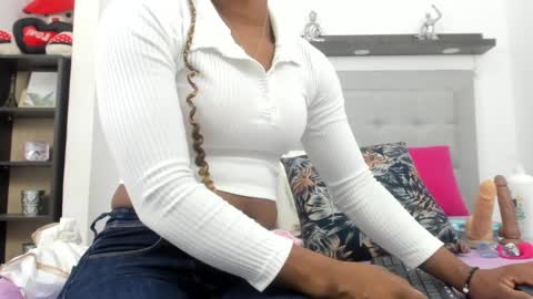 Snapshot of ebony_hot_sex1 chatting on 03/09/25, 11:36 linda online show from 03/09/25, 11:36