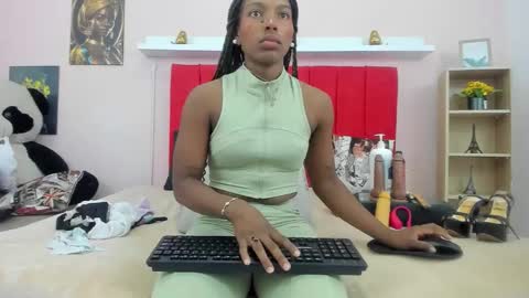 Snapshot of ebony_hot_sex1 chatting on 12/20/25, 11:50 linda online show from 12/20/25, 11:50