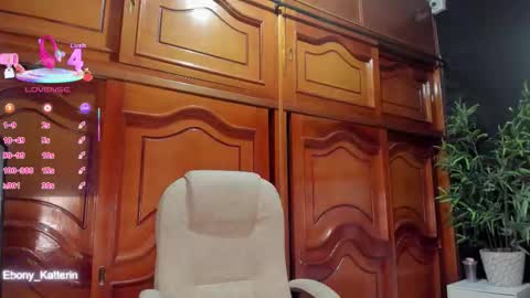 ebony_katterin online show from 11/04/25, 11:09