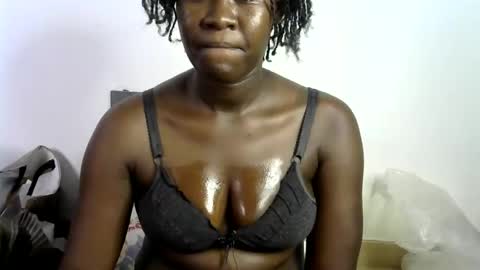 Snapshot of ebony_lynne chatting on 03/26/26, 11:21 ebony_lynne online show from 03/26/26, 11:21