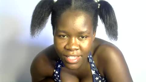 Snapshot of ebony_lynne chatting on 04/27/26, 09:35 ebony_lynne online show from 04/27/26, 09:35