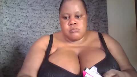 Snapshot of ebony_magixs chatting on 09/19/25, 07:14 ebony_magixs online show from 09/19/25, 07:14