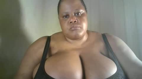 Snapshot of ebony_magixs chatting on 09/24/25, 01:42 ebony_magixs online show from 09/24/25, 01:42