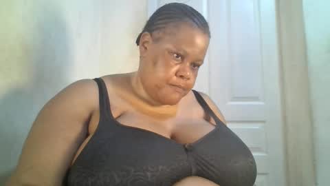 Snapshot of ebony_magixs chatting on 09/24/25, 10:24 ebony_magixs online show from 09/24/25, 10:24