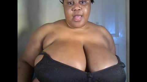 Snapshot of ebony_magixs chatting on 10/13/25, 08:14 ebony_magixs online show from 10/13/25, 08:14