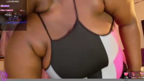 Snapshot of ebony_neighbormoans chatting on 06/11/26, 03:04 LINA online show from 06/11/26, 03:04