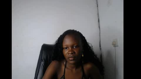 Snapshot of ebony_petitegirl chatting on 04/05/26, 08:17 Lilly online show from 04/05/26, 08:17