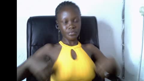 Snapshot of ebony_petitegirl chatting on 04/20/26, 07:59 Lilly online show from 04/20/26, 07:59
