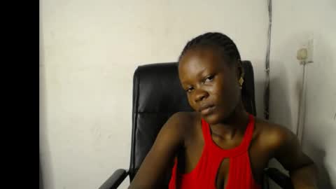 Snapshot of ebony_petitegirl chatting on 04/22/26, 07:37 Lilly online show from 04/22/26, 07:37