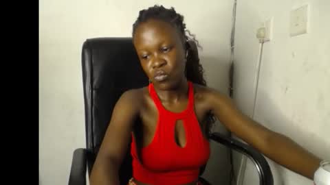 Snapshot of ebony_petitegirl chatting on 05/13/26, 10:27 Lilly online show from 05/13/26, 10:27