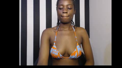 Snapshot of ebony_petitequeen chatting on 10/14/25, 01:23 Ella online show from 10/14/25, 01:23