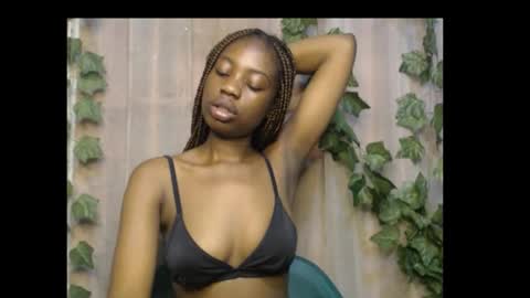 Snapshot of ebony_petitequeen chatting on 10/23/25, 11:09 Ella online show from 10/23/25, 11:09