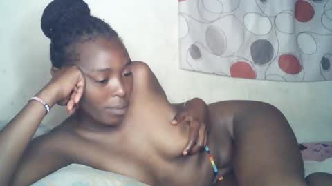 Snapshot of ebony_phoenix12 chatting on 10/25/25, 02:08 ebony_phoenix12 online show from 10/25/25, 02:08