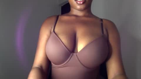 Snapshot of ebony_pussy98 chatting on 03/13/26, 07:31 delilah online show from 03/13/26, 07:31