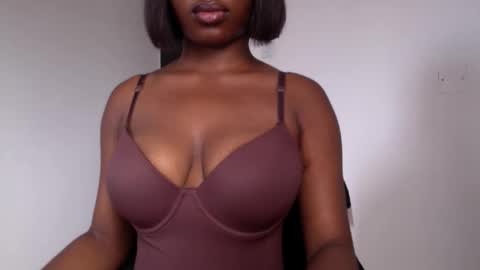 Snapshot of ebony_pussy98 chatting on 03/19/26, 11:14 delilah online show from 03/19/26, 11:14