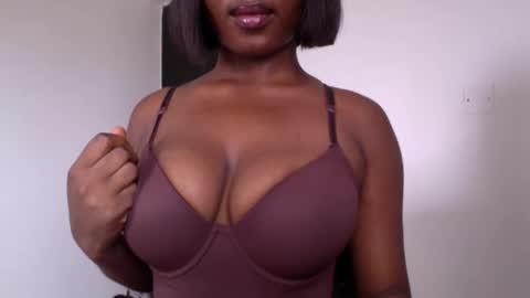 Snapshot of ebony_pussy98 chatting on 03/20/26, 10:42 delilah online show from 03/20/26, 10:42