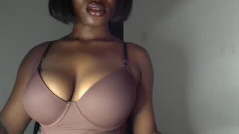Snapshot of ebony_pussy98 chatting on 03/29/26, 04:45 delilah online show from 03/29/26, 04:45