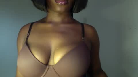 Snapshot of ebony_pussy98 chatting on 04/08/26, 10:59 delilah online show from 04/08/26, 10:59