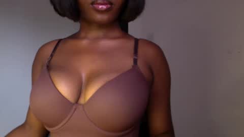 Snapshot of ebony_pussy98 chatting on 04/09/26, 10:42 delilah online show from 04/09/26, 10:42