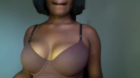 Snapshot of ebony_pussy98 chatting on 04/10/26, 10:31 delilah online show from 04/10/26, 10:31