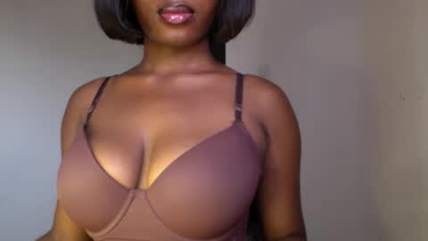 Snapshot of ebony_pussy98 chatting on 04/15/26, 10:55 delilah online show from 04/15/26, 10:55
