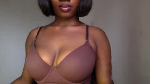 Snapshot of ebony_pussy98 chatting on 04/18/26, 11:14 delilah online show from 04/18/26, 11:14