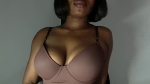 Snapshot of ebony_pussy98 chatting on 04/18/26, 07:58 delilah online show from 04/18/26, 07:58
