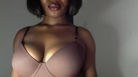 Snapshot of ebony_pussy98 chatting on 04/25/26, 06:49 delilah online show from 04/25/26, 06:49