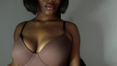 Snapshot of ebony_pussy98 chatting on 04/26/26, 06:49 delilah online show from 04/26/26, 06:49