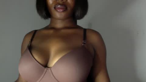 Snapshot of ebony_pussy98 chatting on 04/29/26, 06:58 delilah online show from 04/29/26, 06:58