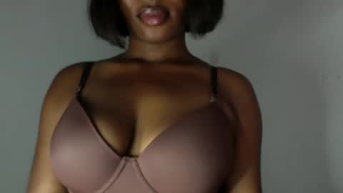 Snapshot of ebony_pussy98 chatting on 05/03/26, 06:58 delilah online show from 05/03/26, 06:58