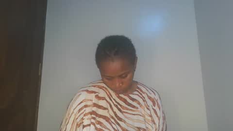 Snapshot of ebony_squiter chatting on 12/17/25, 02:50 Ebony squiter online show from 12/17/25, 02:50