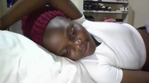 Snapshot of ebony_tasha chatting on 03/21/26, 10:46 tasha online show from 03/21/26, 10:46