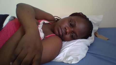 Snapshot of ebony_tasha chatting on 04/10/26, 05:56 tasha online show from 04/10/26, 05:56