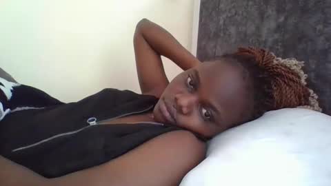 Snapshot of ebony_tasha chatting on 04/17/26, 07:11 tasha online show from 04/17/26, 07:11