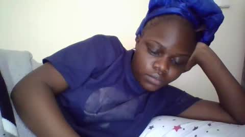 Snapshot of ebony_tasha chatting on 04/19/26, 04:34 tasha online show from 04/19/26, 04:34