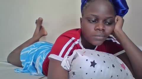 Snapshot of ebony_tasha chatting on 04/20/26, 09:01 tasha online show from 04/20/26, 09:01