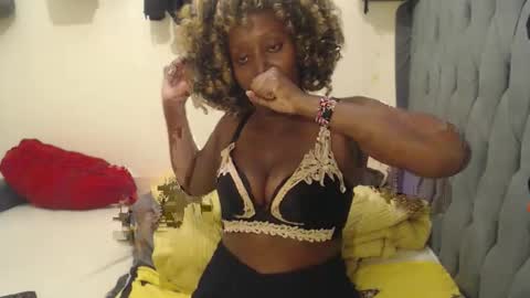Snapshot of ebonyaswetly chatting on 05/08/26, 04:29 ebonyaswetly online show from 05/08/26, 04:29