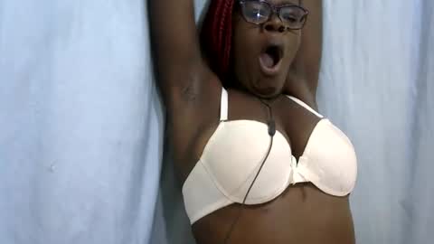 Snapshot of ebonybloom01 chatting on 11/05/25, 01:27 ebonybloom01 online show from 11/05/25, 01:27