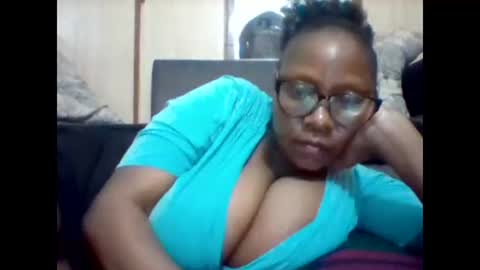 Snapshot of ebonybussy chatting on 12/29/24, 10:25 MAMITO online show from 12/29/24, 10:25