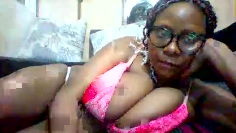 Snapshot of ebonybussy chatting on 02/23/25, 12:27 MAMITO online show from 02/23/25, 12:27