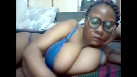 Snapshot of ebonybussy chatting on 03/01/25, 11:28 MAMITO online show from 03/01/25, 11:28
