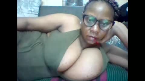 Snapshot of ebonybussy chatting on 03/08/25, 11:28 MAMITO online show from 03/08/25, 11:28