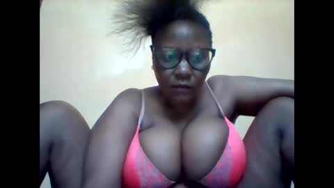 Snapshot of ebonybussy chatting on 09/21/25, 09:22 MAMITO online show from 09/21/25, 09:22