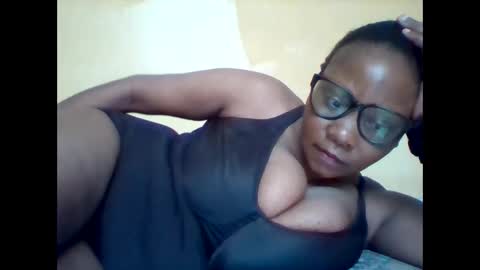 Snapshot of ebonybussy chatting on 09/23/25, 07:11 MAMITO online show from 09/23/25, 07:11