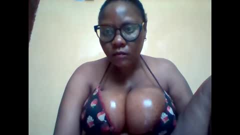 Snapshot of ebonybussy chatting on 09/24/25, 08:28 MAMITO online show from 09/24/25, 08:28